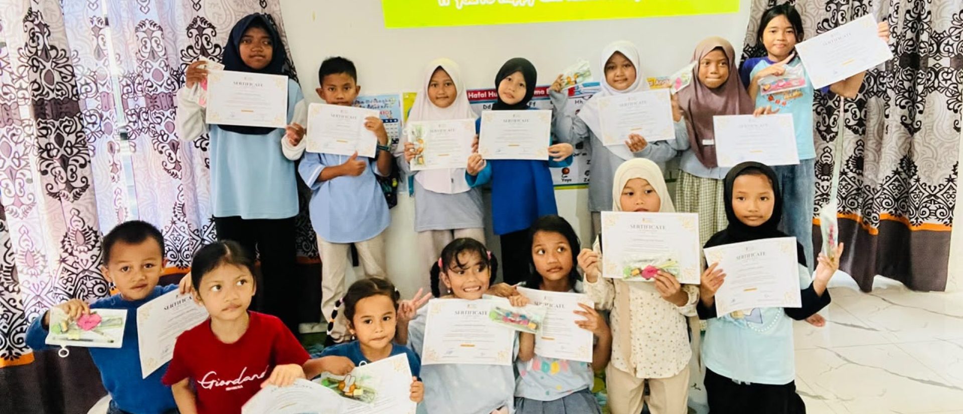 Siswa Queenzy Course Pembagian Sertifikat